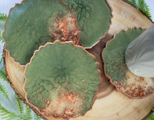 Load image into Gallery viewer, Geode Green Coaster Set
