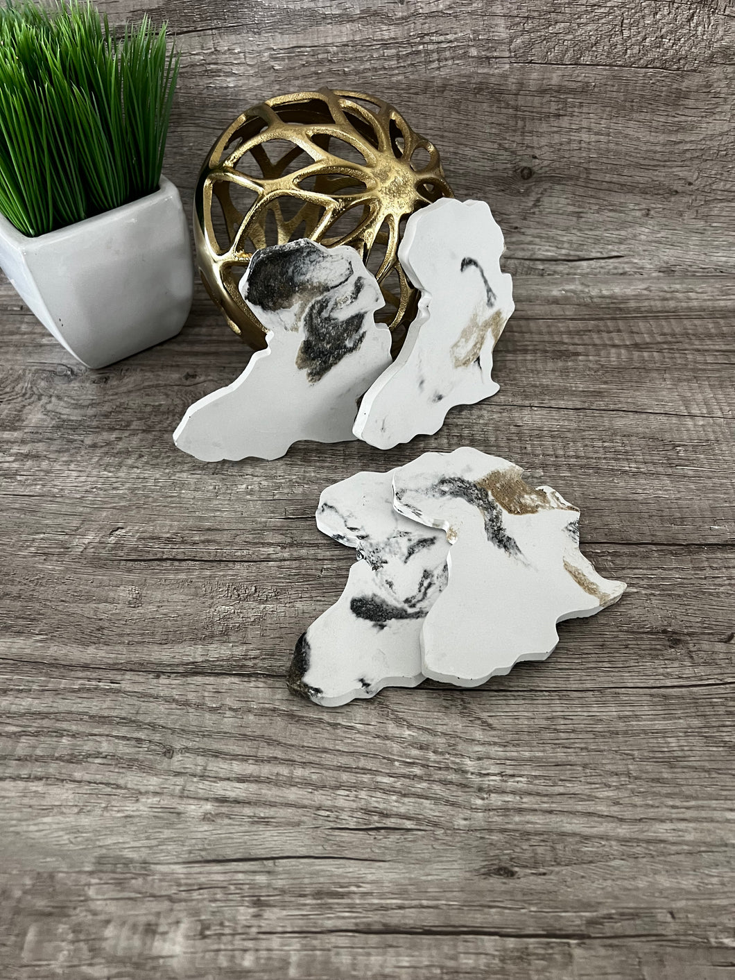 White Marbled Concrete Africa Coaster Set