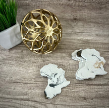 Load image into Gallery viewer, White Marbled Concrete Africa Coaster Set

