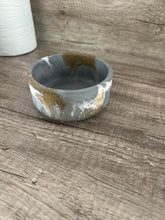 Load image into Gallery viewer, Marbled Concrete Round Bowls
