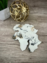 Load image into Gallery viewer, White Marbled Concrete Africa Coaster Set
