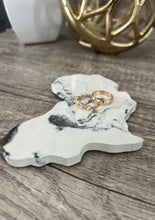 Load image into Gallery viewer, White Marbled Concrete Africa Coaster Set
